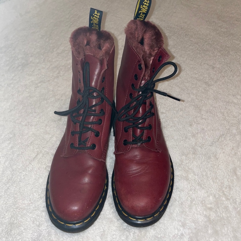 Burgundy, lace up Dr. Martens with faux fur - Picture 2 of 6